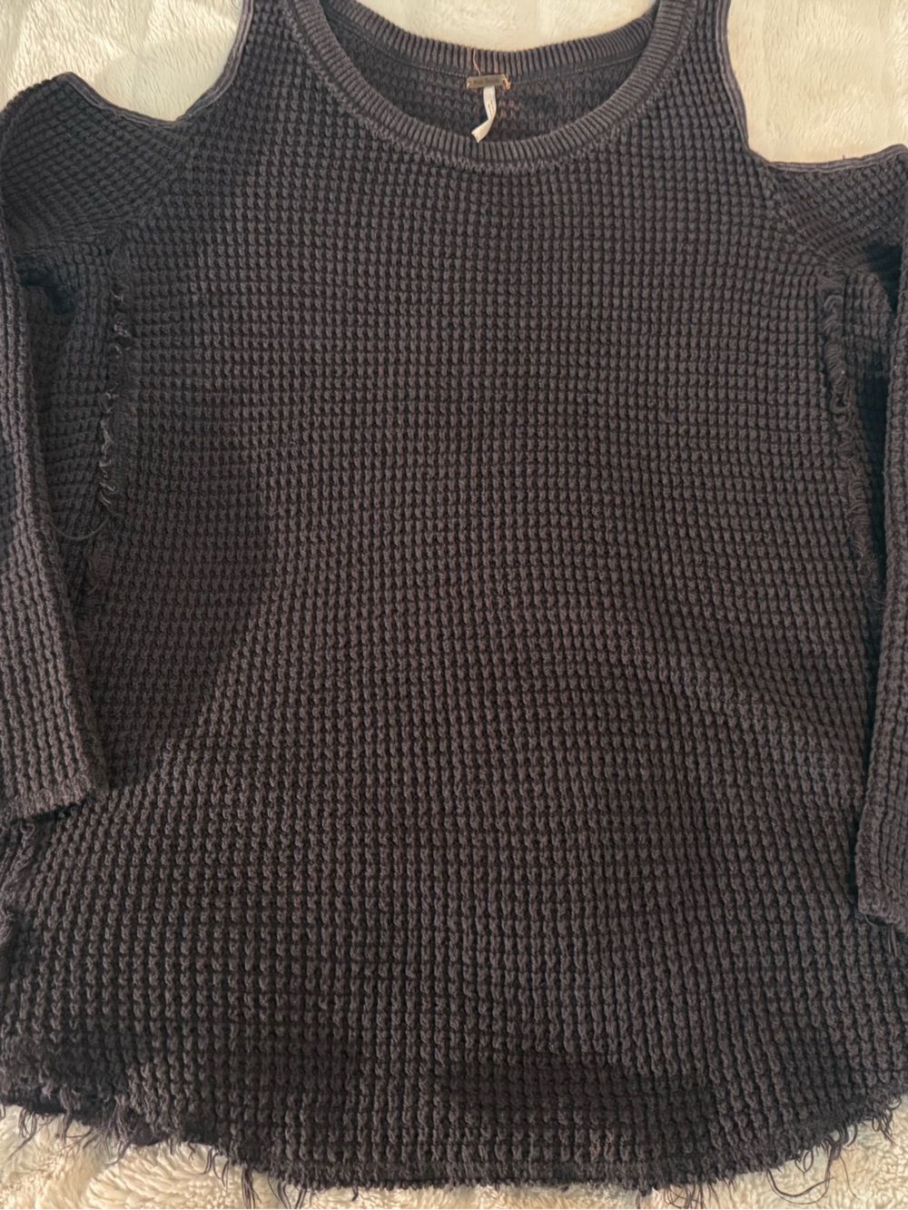 Free People Faded Black Waffle Knit Cold Shoulder Long Sleeve Top Size L - Picture 9 of 9